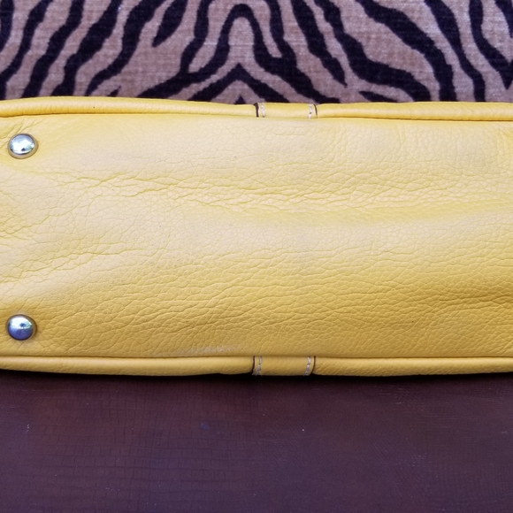 🌼 Tignanello Leather Shoulder Bag – Yellow – Crossbody/Shoulder Strap - Picture 9 of 9